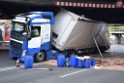 LKW blieb unter Bruecke haengen Koeln Ehrenfeld Innere Kanalstr Hornstr P104